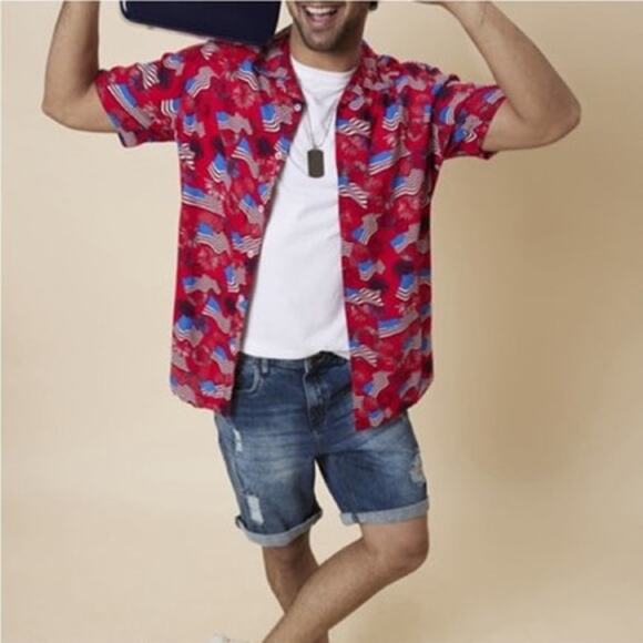 NWT Free Planet American Flag & Fireworks Short-Sleeve Button-Down Shirt Small - Picture 1 of 8
